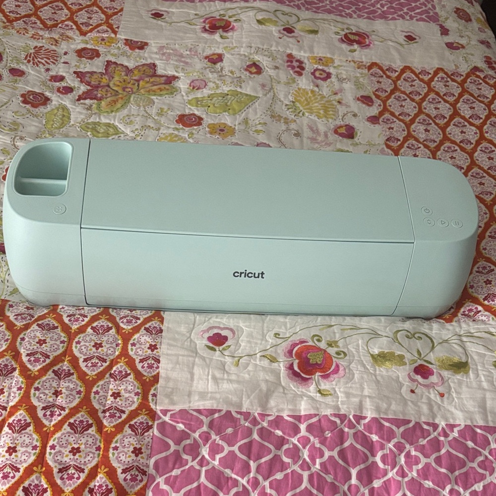 Cricut Explore 3- Like new condition